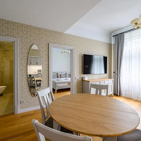Roze Kurmajas Aparthotel *