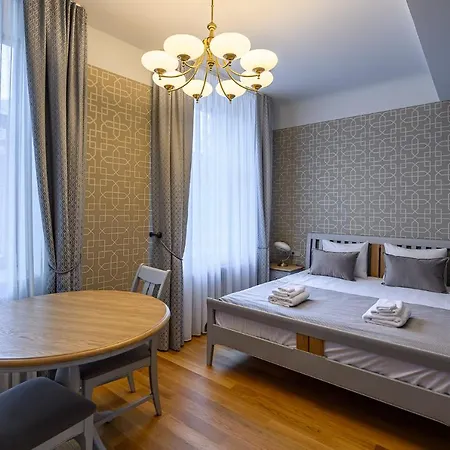 Roze Kurmajas Aparthotel *