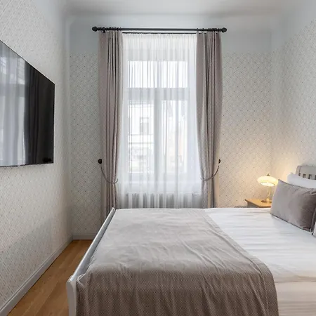 Roze Kurmajas Aparthotel